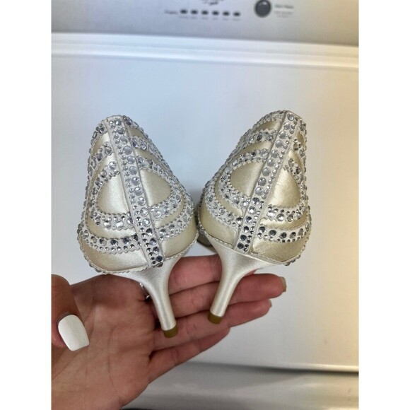 ✨👠 Badgley Mischka Ginny Pointed Toe D’Orsay Evening Heels 👠✨ - Picture 5 of 6